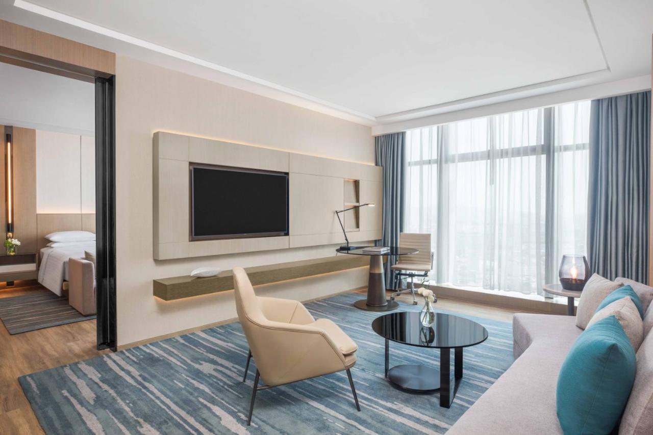 Courtyard By Marriott Shenzhen Bao'An Hotel Екстериор снимка